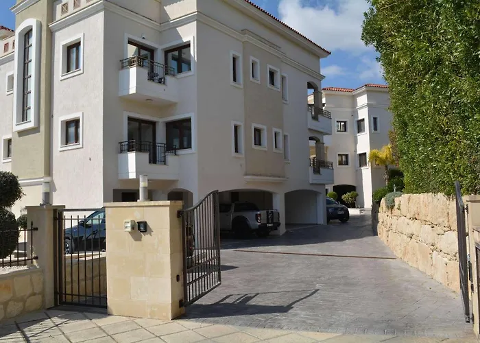 Eleona\'S Royal Gardens By Yiota - Luxury 2 Bed Apartment In Exclusive Complex