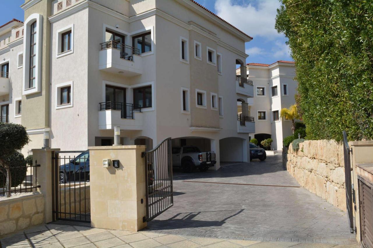 Eleona's Royal Gardens By Yiota - Luxury 2 Bed In Exclusive Complex Appartement *